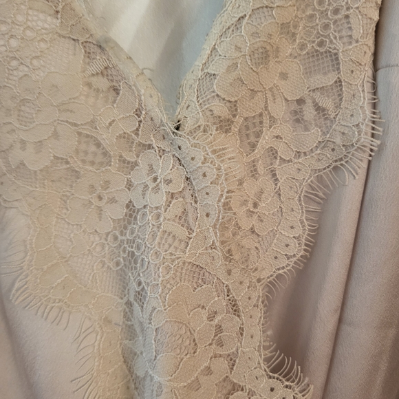 Abercrombie & Fitch Cream Satin Floral Lace V-Neck Sleeveless Bodysuit - Size XS - Picture 7 of 7